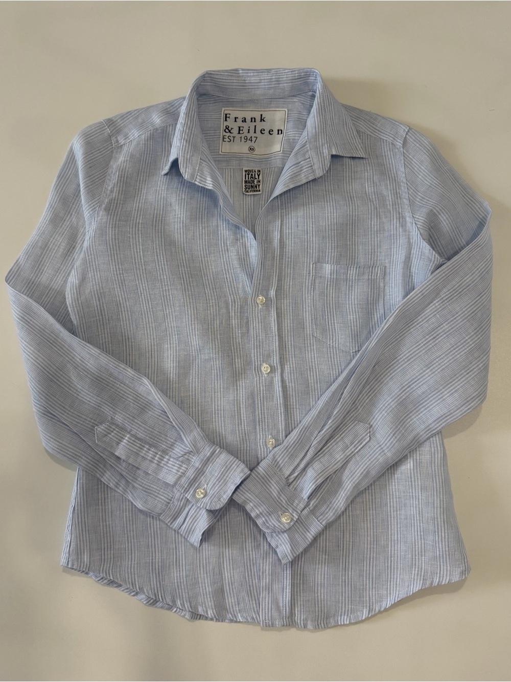 Frank & Eileen Women’s Size XS White Pale Blue Striped Button-Down Shirt - Picture 4 of 7